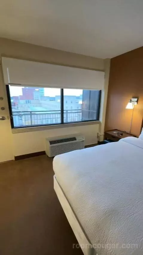 Guest Room, 1 King, Balcony (#655) bed picture #11