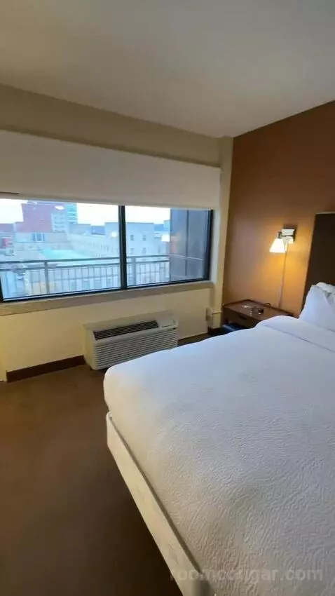 Guest Room, 1 King, Balcony (#655) bed picture #12