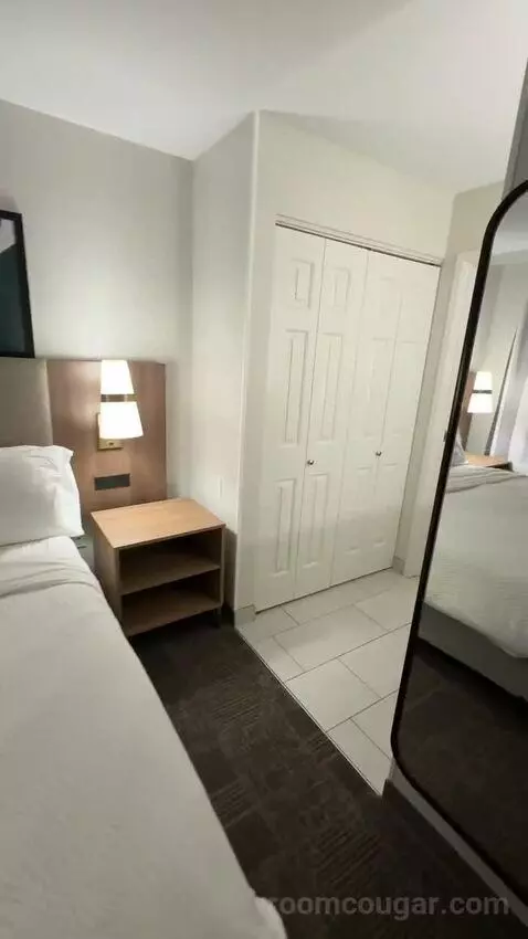 Studio Suite, 1 Queen (#233) bed picture #5