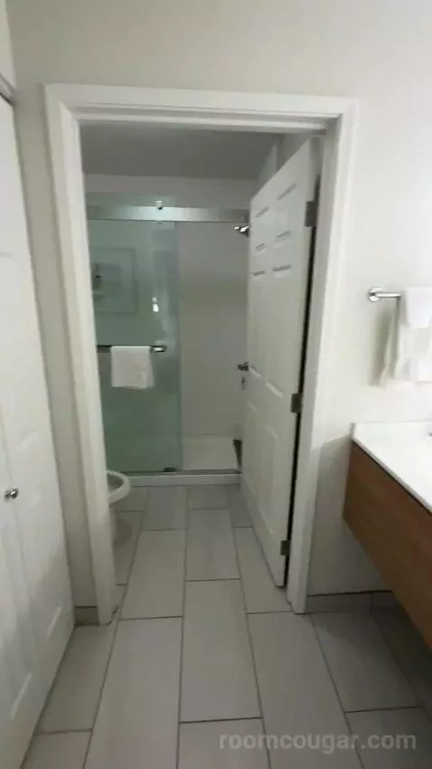 Studio Suite, 1 Queen (#233) bathroom picture #4