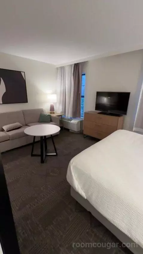 Studio Suite, 1 Queen (#233) bed picture #7