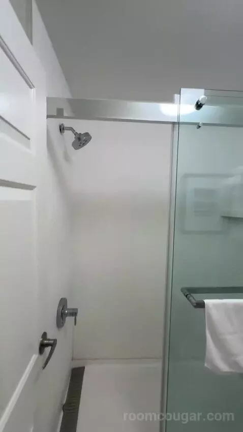 2 Double 1 Bedroom Suite (#307) bathroom picture #9