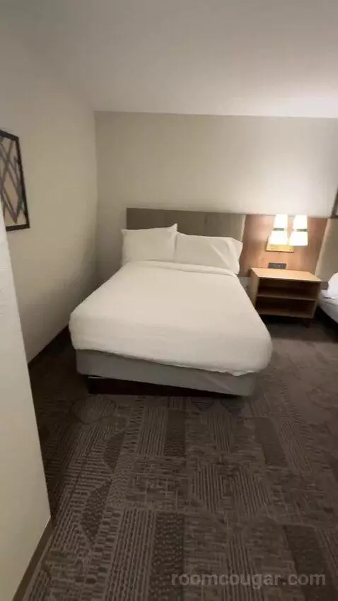 2 Double, 1 Queen, 2 Bedroom Suite (#302) bed picture #11