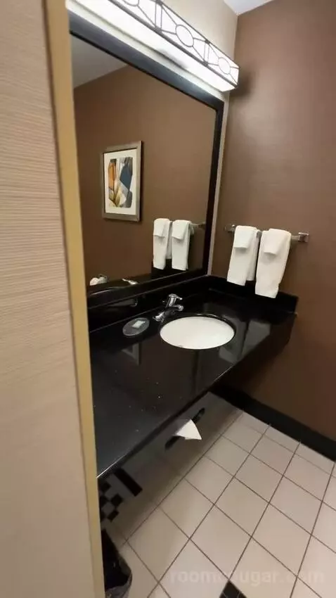 Queen Room with Two Queen Beds (#205) bathroom picture #2