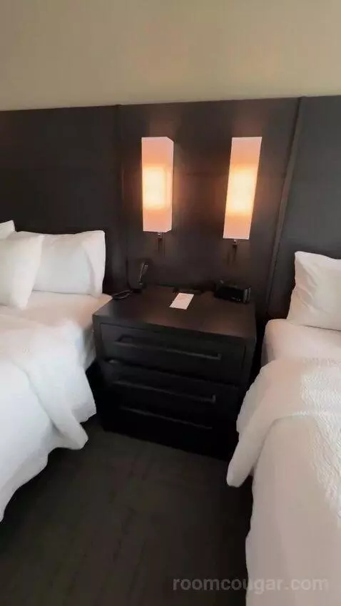 One-Bedroom Suite with Two Queen Beds and Sofa Bed bed picture #10