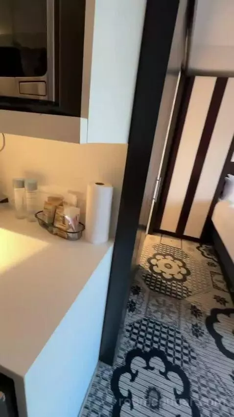 Family Studio Suite, Studio, 1 Double or 1 Twin, City View bathroom picture #2