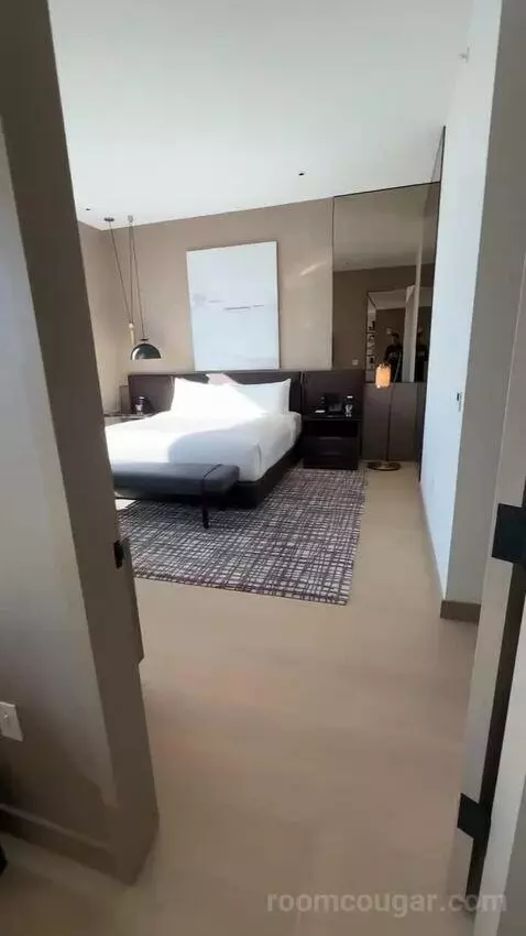 Executive Penthouse bed picture #11