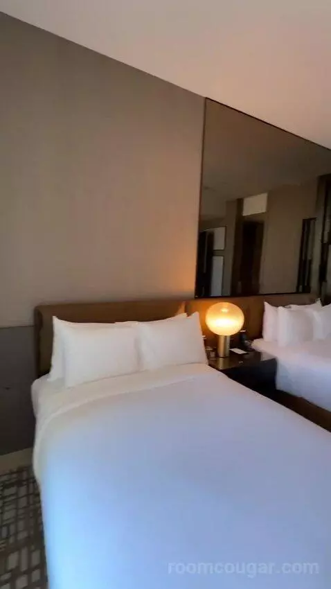 Executive Penthouse bed picture #2