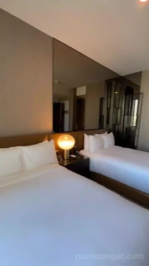 Executive Penthouse bed picture #4