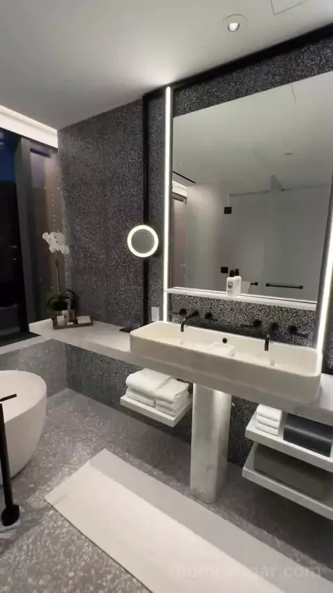 Nomad One-Bedroom King Suite - Low Floor (#2410) bathroom picture #2