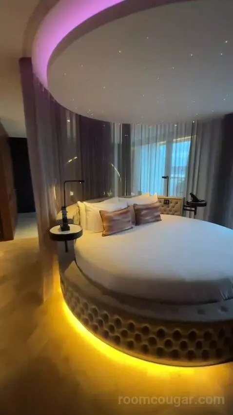 Wow, Suite, 1 King, City View (#905) bed picture #8