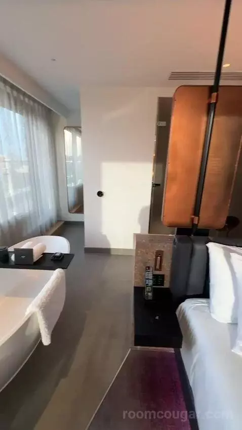 Cool Corner with Terrace, Suite, 1 King (#871) bed picture #12