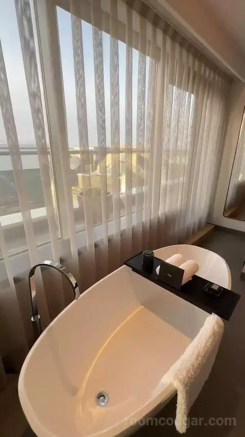Cool Corner with Terrace, Suite, 1 King (#871) bathroom picture #7