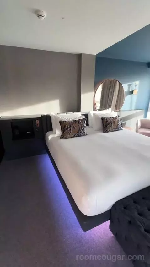 Wonderful King Room (#566) bed picture #8
