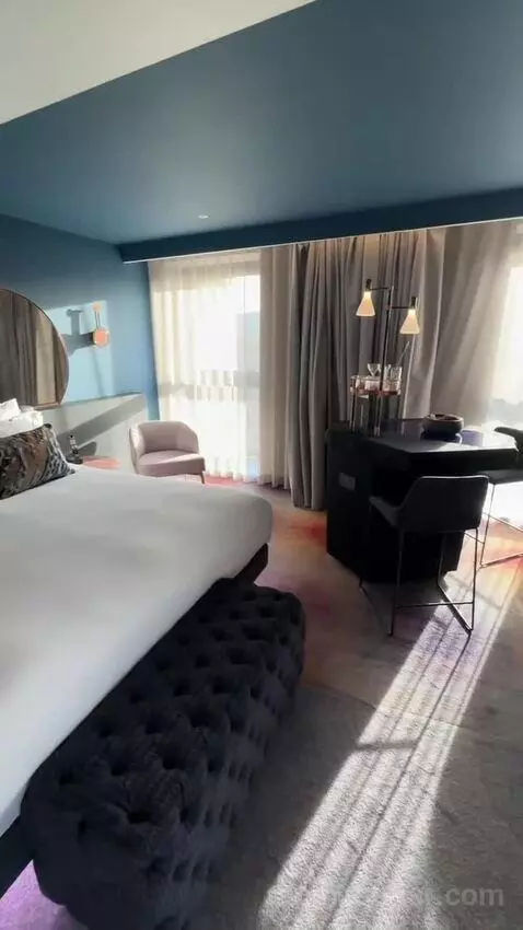 Wonderful King Room (#566) bed picture #11