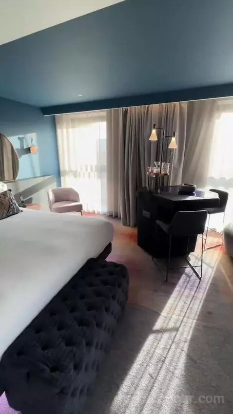 Wonderful King Room (#566) bed picture #12