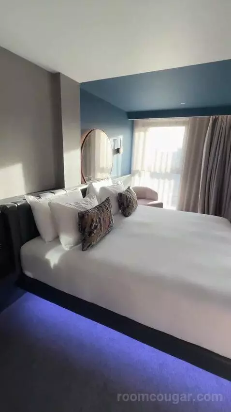 Wonderful King Room (#566) bed picture #3