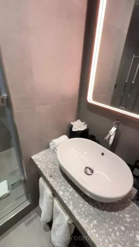 Wonderful Double Room with Two Double Beds (#566) bathroom picture #5
