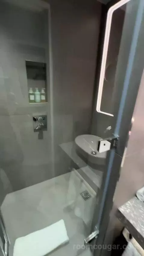 Wonderful Double Room with Two Double Beds (#566) bathroom picture #7
