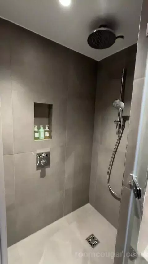 Wonderful Double Room with Two Double Beds (#566) bathroom picture #11