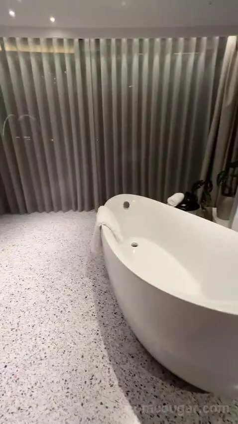 Extreme Wow, Suite, King, Round Bed, City View (#901) bathroom picture #5