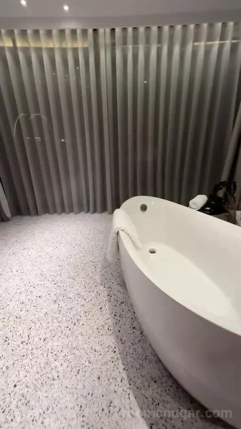 Extreme Wow, Suite, King, Round Bed, City View (#901) bathroom picture #7