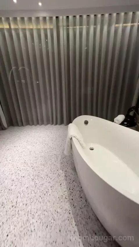 Extreme Wow, Suite, King, Round Bed, City View (#901) bathroom picture #8
