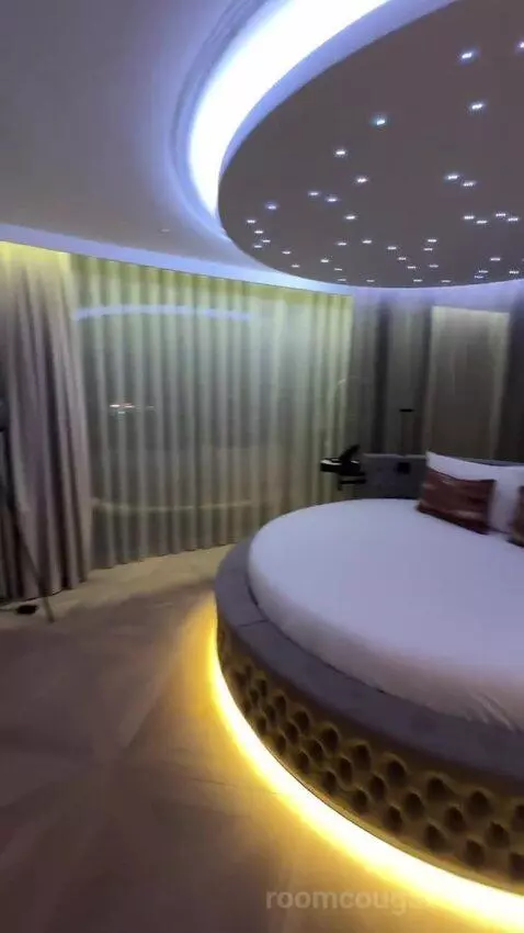Extreme Wow, Suite, King, Round Bed, City View (#901) bed picture #3