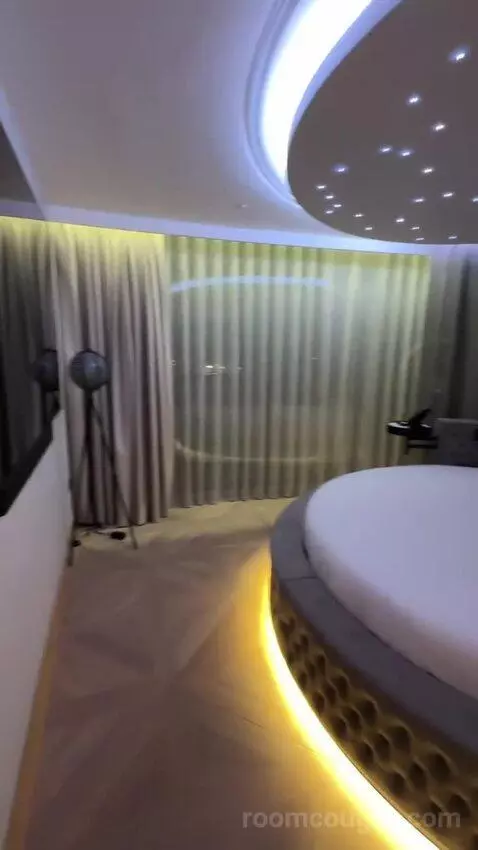 Extreme Wow, Suite, King, Round Bed, City View (#901) bed picture #6