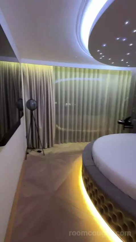 Extreme Wow, Suite, King, Round Bed, City View (#901) bed picture #7