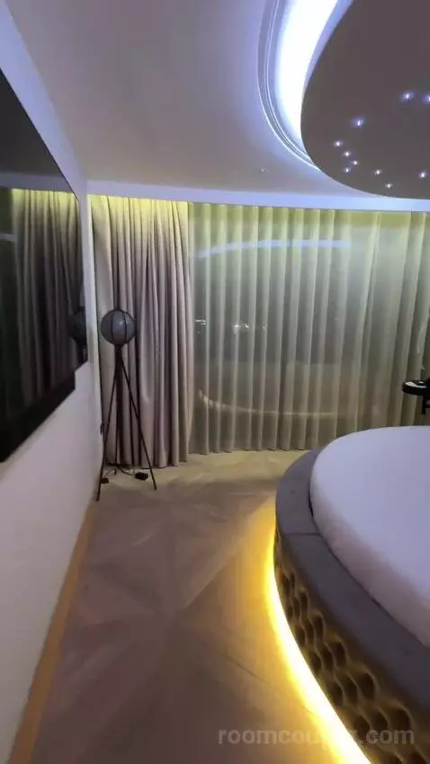 Extreme Wow, Suite, King, Round Bed, City View (#901) bed picture #9