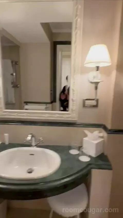 1 Bedroom Suite, 1 King and Sofa Bed (#119) bathroom picture #8
