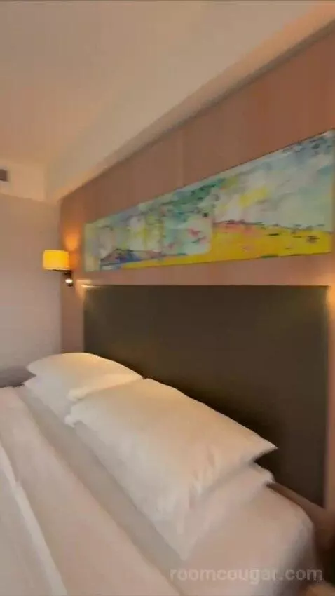 Sweet Suite (#723) bed picture #8