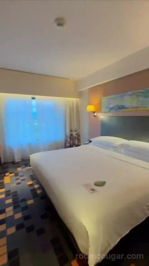Savvy King Room (#720) bed picture #2