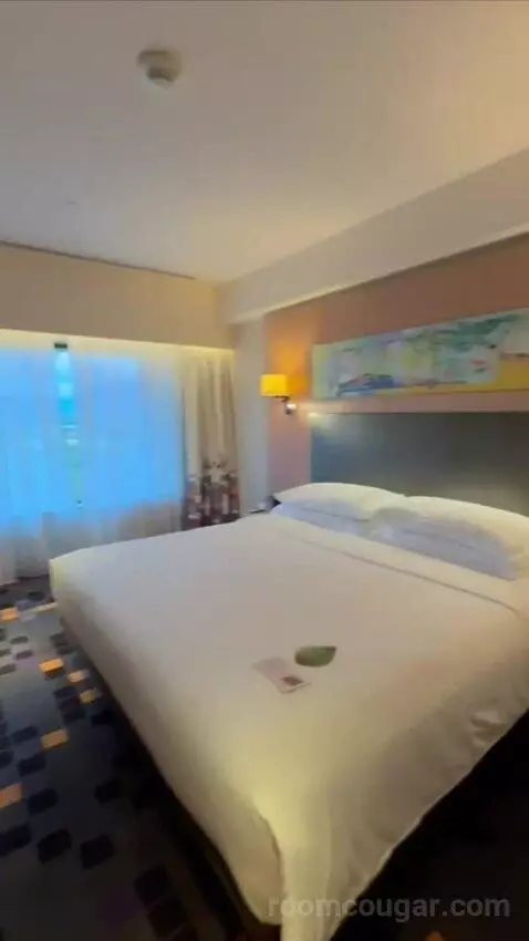 Savvy King Room (#720) bed picture #3