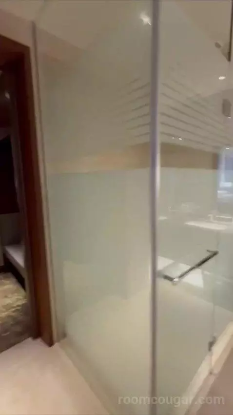 Deluxe King Suite with Executive Lounge Access (#3002) bathroom picture #1