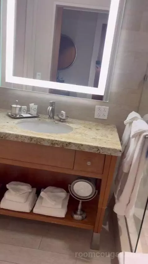 Queen Room with Two Queen Beds bathroom picture #6
