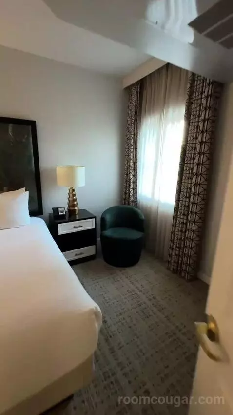 1 Bedroom Suite (#401) bed picture #4
