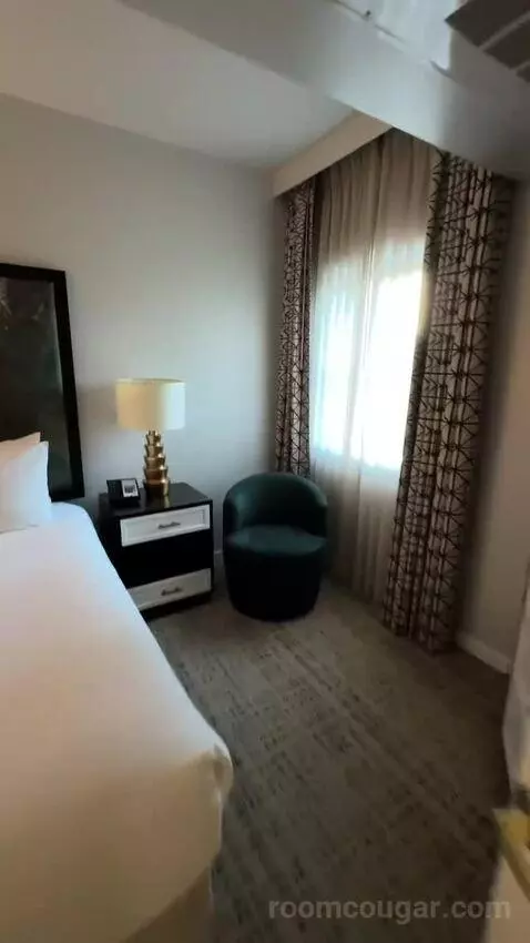 1 Bedroom Suite (#401) bed picture #5