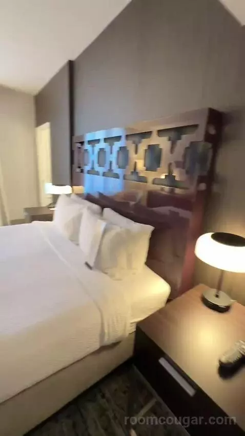 King Room (#819) bed picture #5