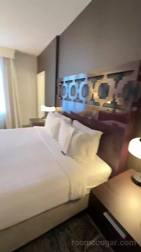 King Room (#819) bed picture #6