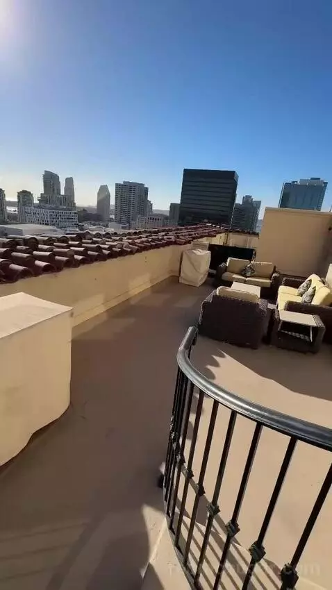Presidential Suite (#1402) view picture #12