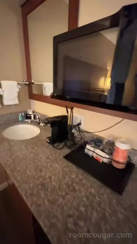 Standard Room One Queen Bed (#105) bathroom picture #9