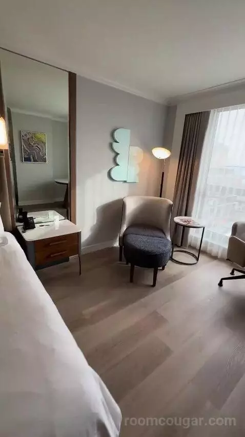 King, Water View, Renovated (#1510) bed picture #10