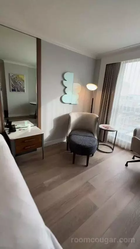 King, Water View, Renovated (#1510) bed picture #11