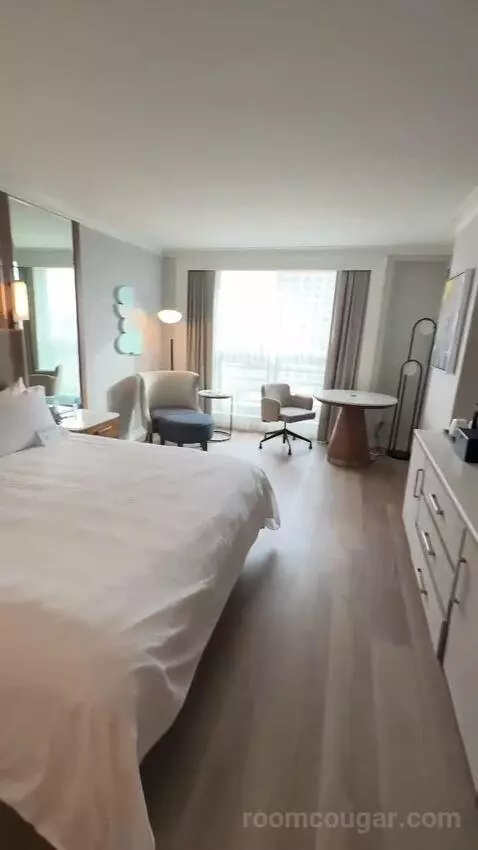 King, Water View, Renovated (#1510) bed picture #1