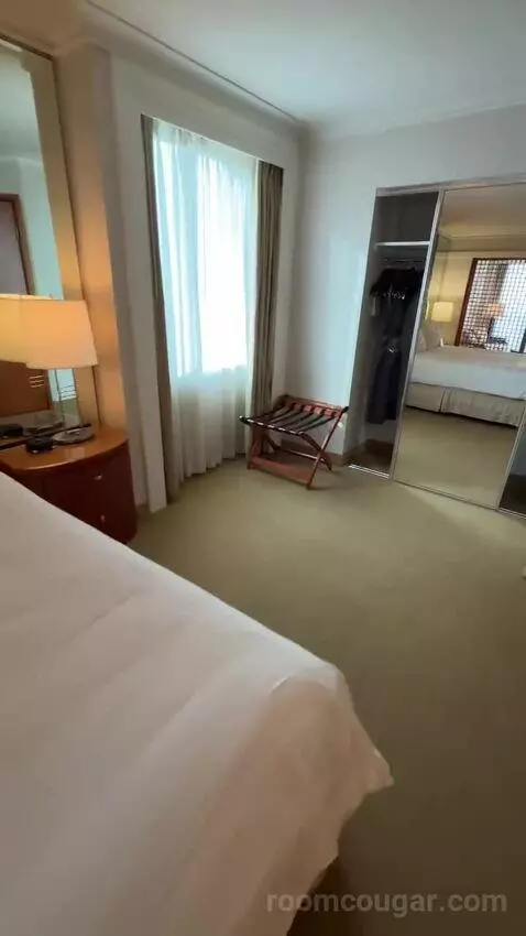 1 Bedroom Junior Suite, 1 King, Some City View, Water View, Corner Room (#1222) bed picture #9