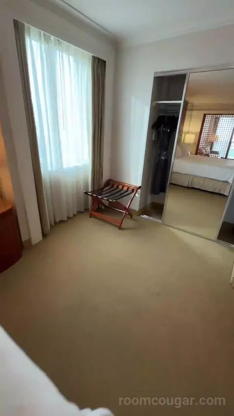 1 Bedroom Junior Suite, 1 King, Some City View, Water View, Corner Room (#1222) bed picture #12
