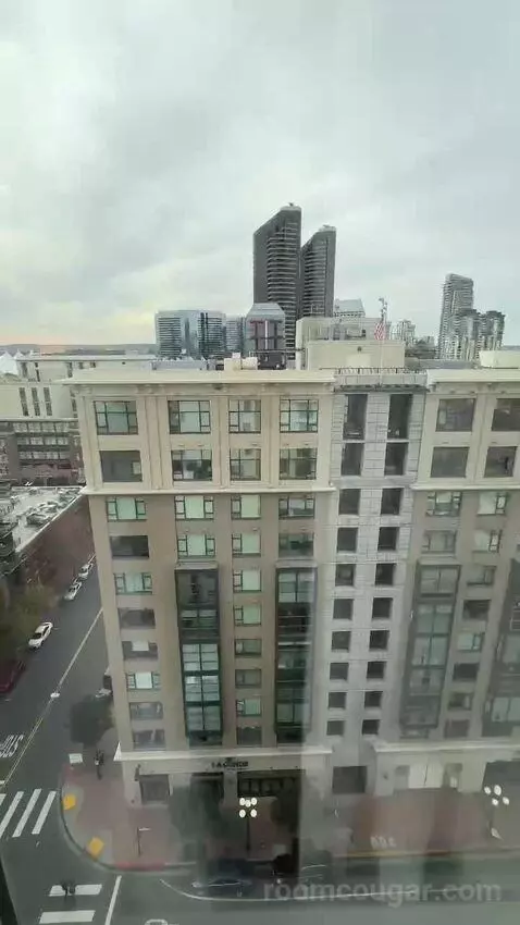 1 Bedroom Junior Suite, 1 King, Some City View, Water View, Corner Room (#1222) view picture #7