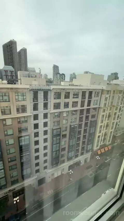 1 Bedroom Junior Suite, 1 King, Some City View, Water View, Corner Room (#1222) view picture #10